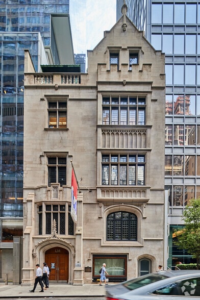 More Photos Of 12 E 53rd St, New York Loft Creative Space For Sale