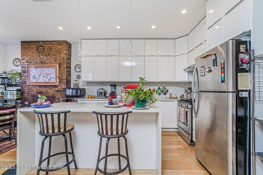 More Photos Of 664 Bay St, Staten Island Office For Sale