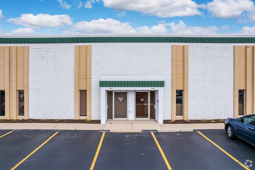 More Photos Of 2905-2925 S 160th St, New Berlin Industrial For Sale