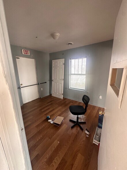 More Photos Of 301 24th St NW, Roanoke Light Distribution For Lease