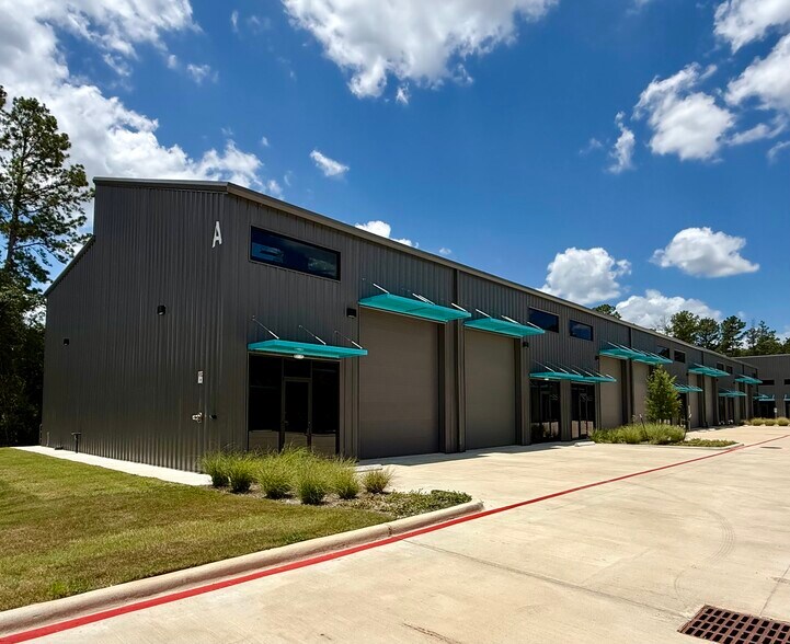 More Photos Of 2007 Airport Rd, Conroe Unknown For Lease