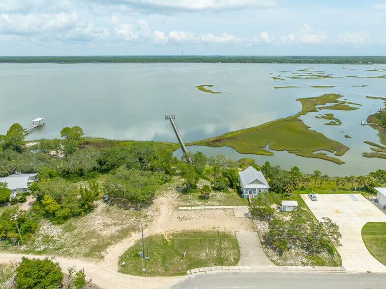 More Photos Of 127 Harbor Cir, Panacea Office Residential For Sale