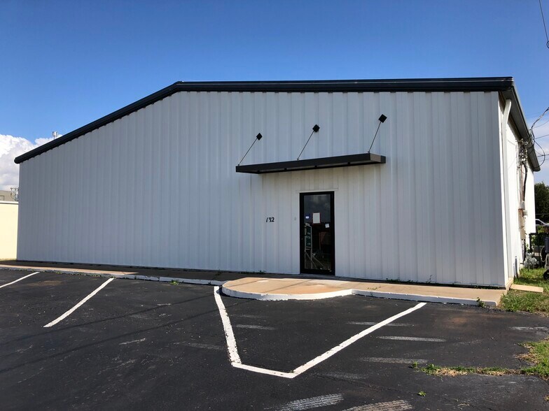 More Photos Of 132 NW 67th St, Oklahoma City Warehouse For Lease