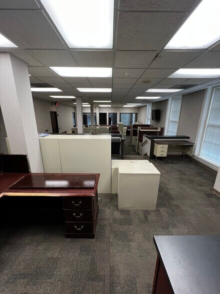 More Photos Of 223 Magazine, New Orleans Office For Lease