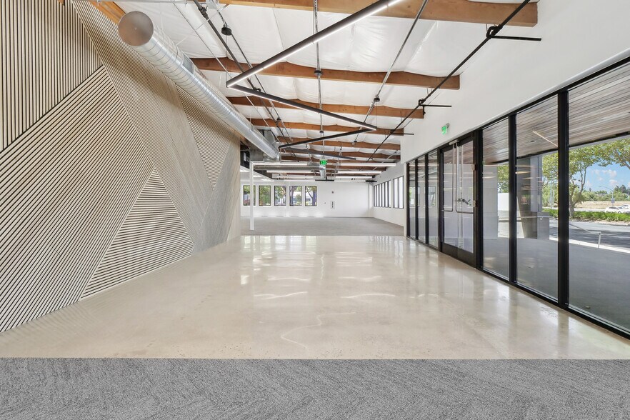 More Photos Of 30 W Montague Expy, San Jose Research And Development For Lease