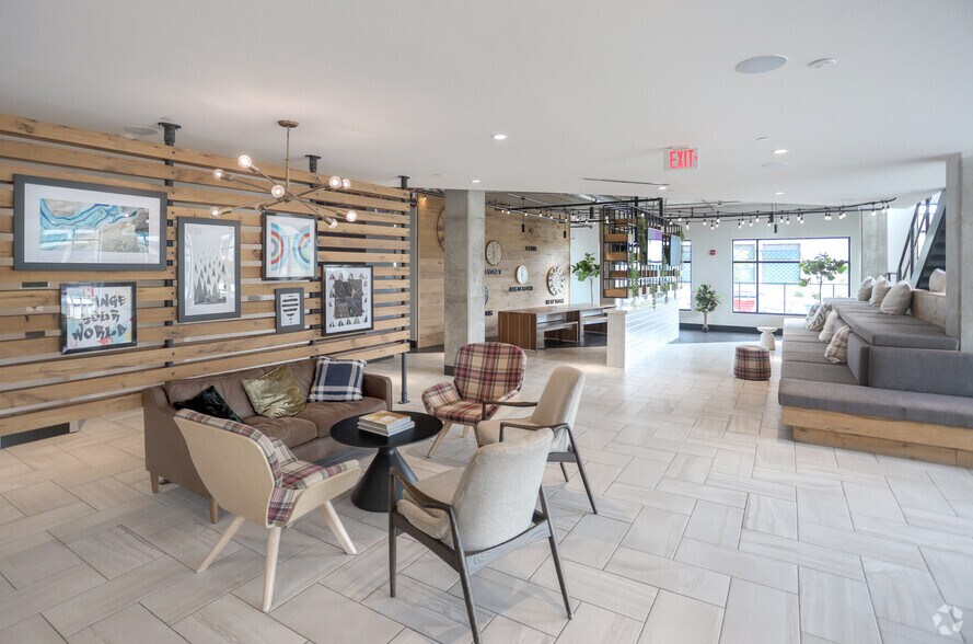 More Photos Of 1425 N Dunn St, Bloomington Apartments For Lease