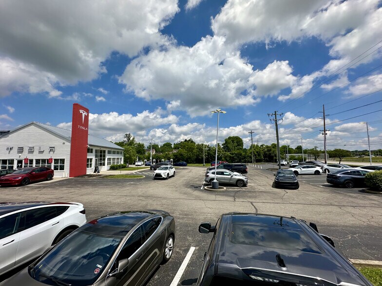 More Photos Of 9111 Blue Ash Rd, Cincinnati Freestanding For Lease