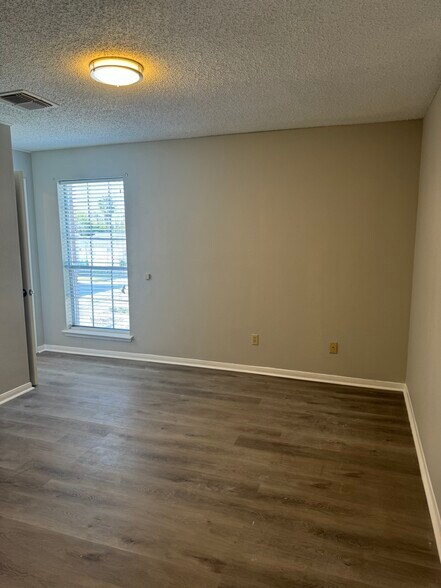 More Photos Of 2302 45th St, Galveston Office For Lease