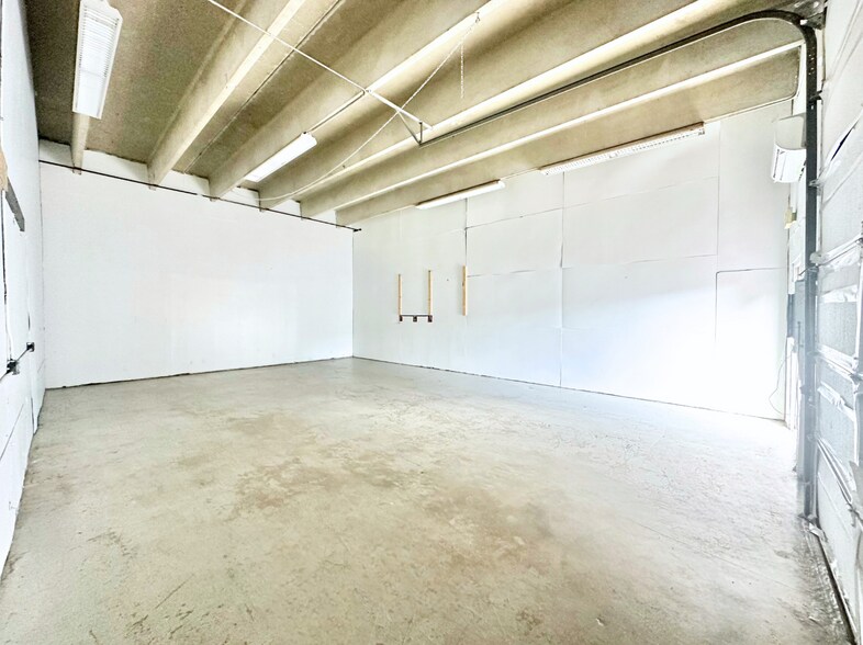 More Photos Of 1109 Okeechobee Rd, West Palm Beach Flex For Lease