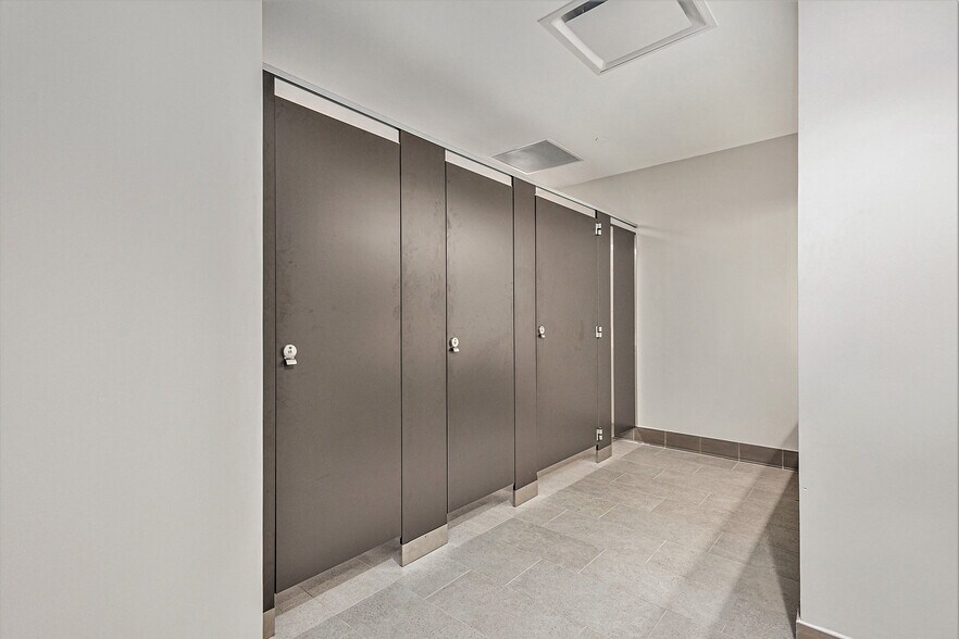 More Photos Of 2001 Park Pl, Birmingham Office For Lease