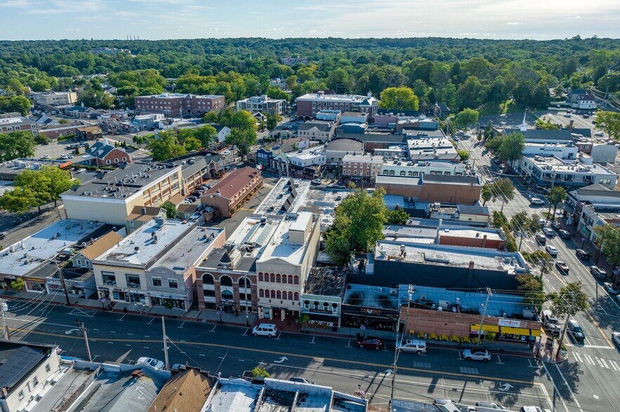 More Photos Of 8 Wall St, Huntington Restaurant For Sale