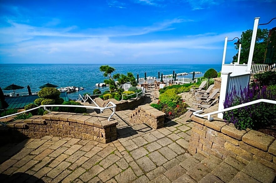 More Photos Of 5653 Lake Rd, Geneva Hotel For Sale