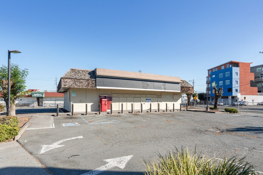 More Photos Of 324 23rd Ave, Oakland Convenience Store For Sale