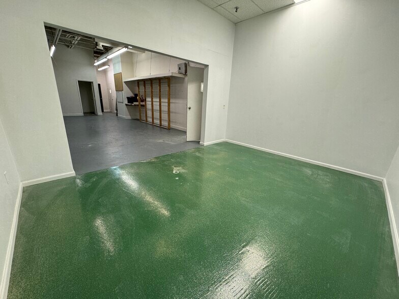 More Photos Of 1657 Cassopolis St, Elkhart Freestanding For Lease