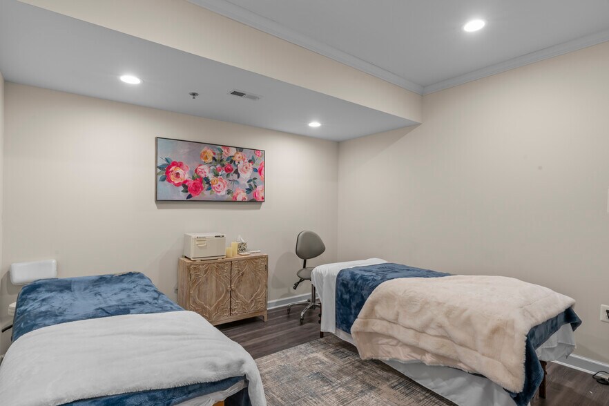 More Photos Of 104 Loudoun St SW, Leesburg Storefront Retail Office For Sale