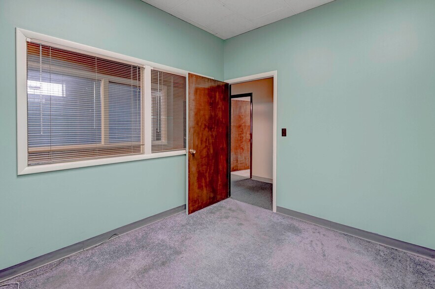 More Photos Of 4003 Pennsylvania Ave, Kansas City Office For Sale