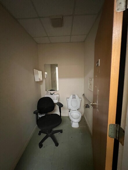 More Photos Of 1075 Cornwall drive dr, Madison Office For Sale