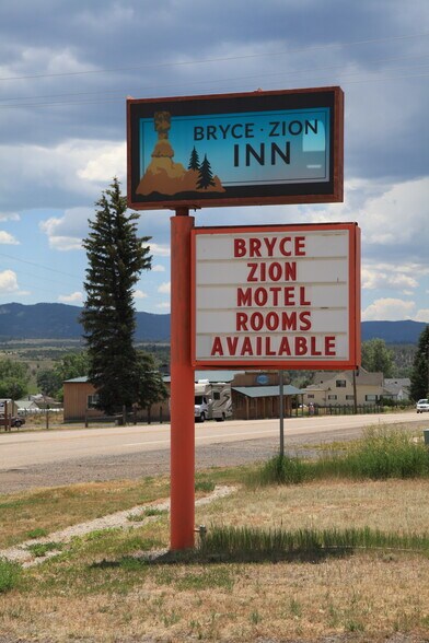 More Photos Of 227 N Hwy 89, Hatch Hotel For Sale