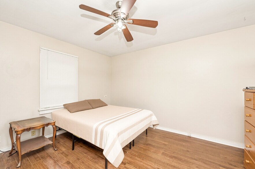 More Photos Of 1128 Wisconsin St, Lake Geneva Multifamily For Sale