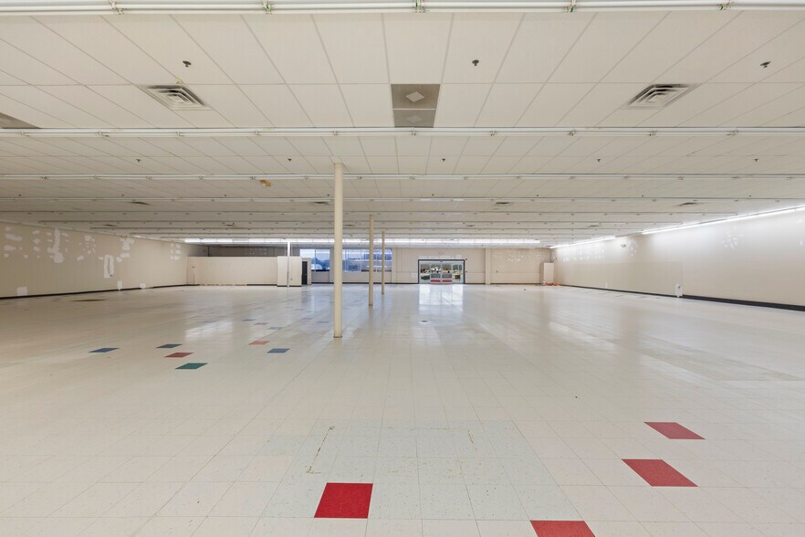 More Photos Of 4200 Skyhawk Pky, Martin Supermarket For Lease