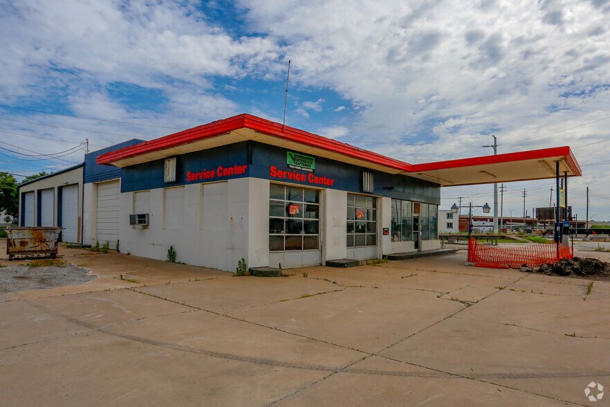 More Photos Of 723 E 2nd St, Tulsa Auto Repair For Lease