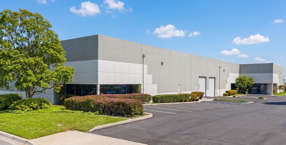Primary Photo Of 4476 Dupont St, Ventura Manufacturing For Lease
