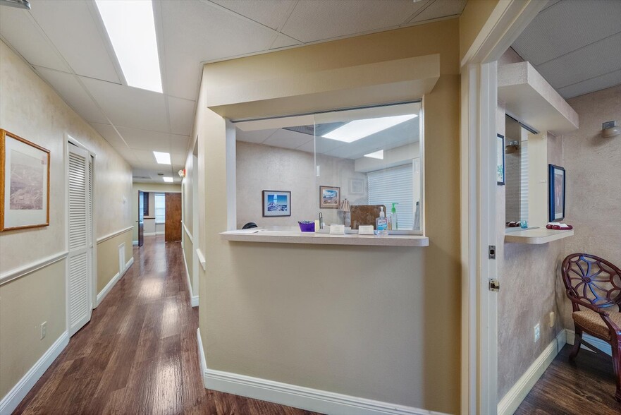More Photos Of 1521-1525 Tamiami Trl S, Venice Office For Sale