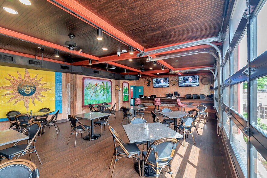 More Photos Of 1072 W Lee Dr, Baton Rouge General Retail For Lease
