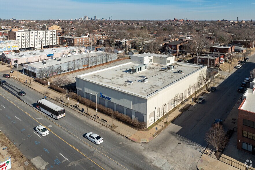 More Photos Of 3654 S Grand Blvd, Saint Louis Office For Sale