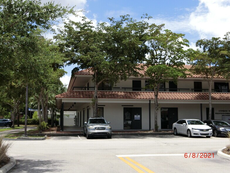More Photos Of 7480 Fairway Dr, Miami Lakes Medical For Lease