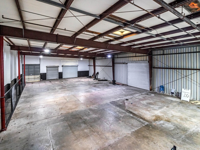 More Photos Of 1016 W Church St, Orlando Showroom For Lease