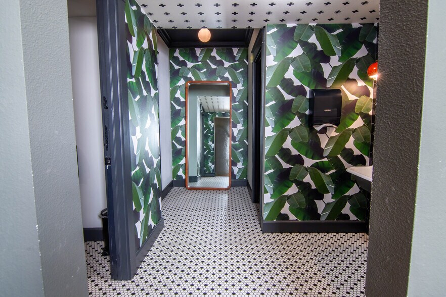 More Photos Of 689 Central Ave, Saint Petersburg Coworking Space