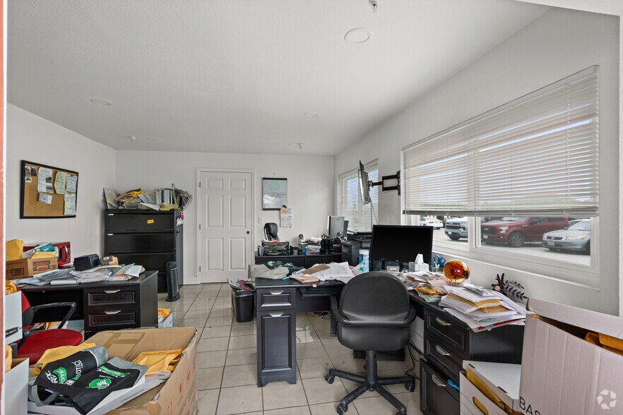 More Photos Of 320 Hillcrest Rd, Hollister Showroom For Sale