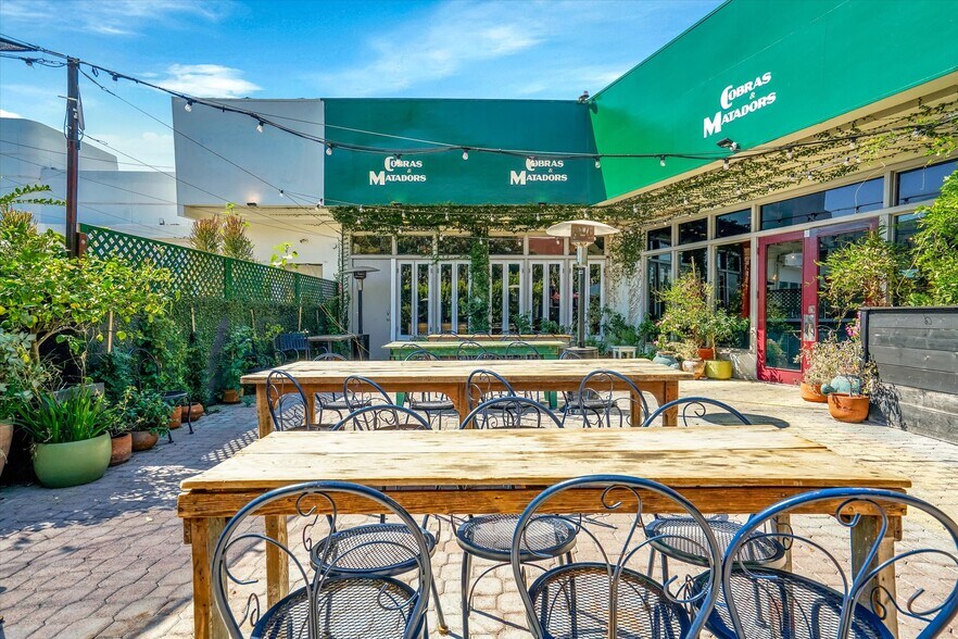 More Photos Of 7501-7507 Melrose Ave, Los Angeles General Retail For Sale