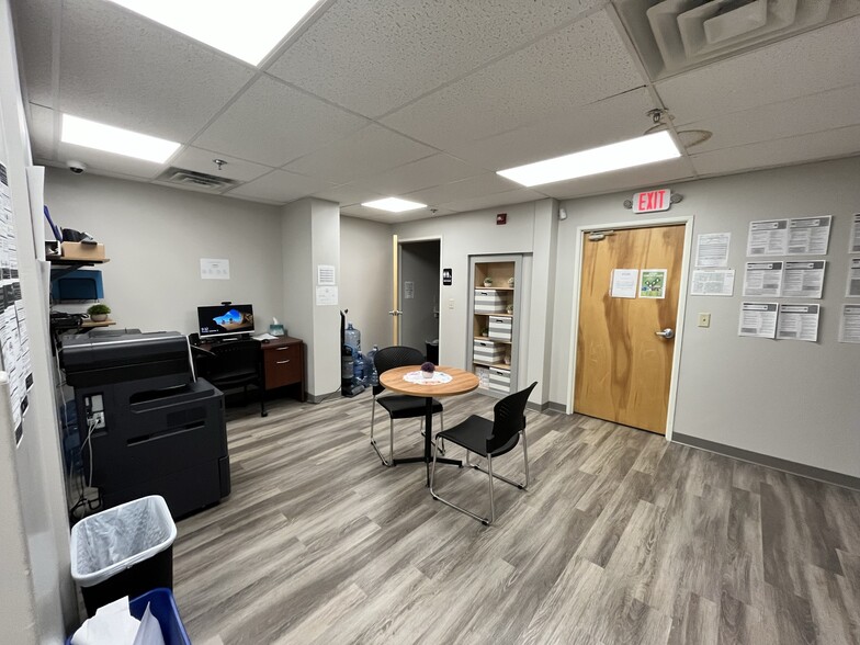 More Photos Of 443 Main St, Biddeford Flex For Lease