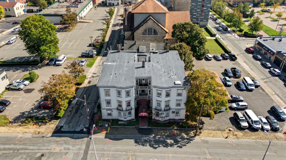 More Photos Of 162 Warren Ave, Brockton Shelter For Sale