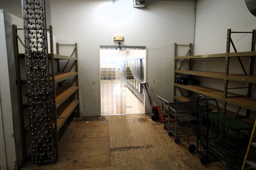 More Photos Of 304 Smith Ave, Elwood General Retail For Sale