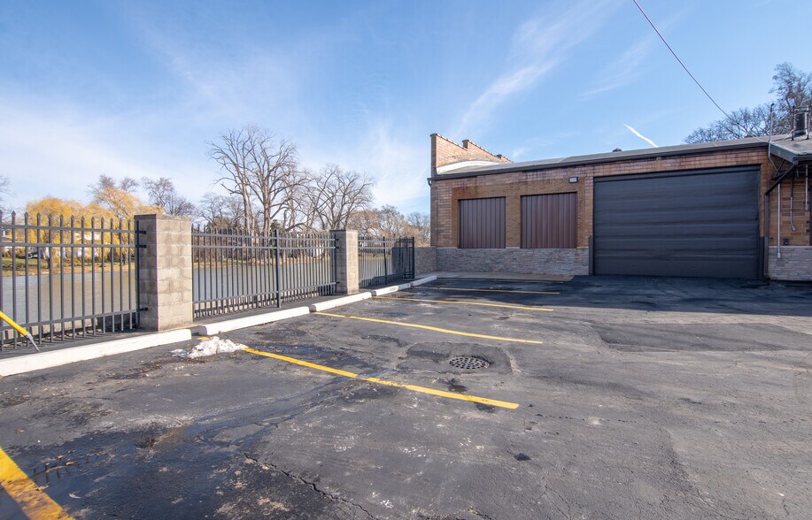 More Photos Of 425 E Front St, Monroe Manufacturing For Lease