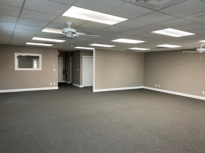 More Photos Of 68 N High St, New Albany Office For Lease