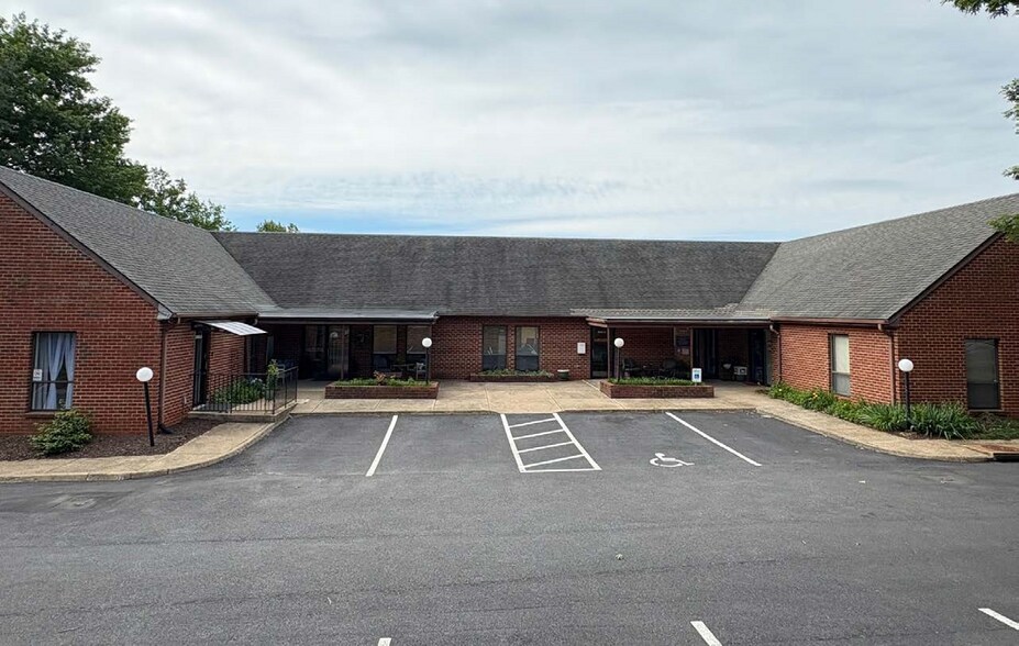 More Photos Of 3042 Berkmar Dr, Charlottesville Office For Lease
