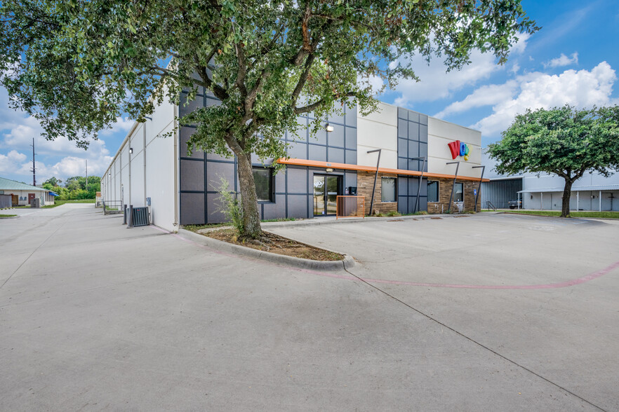 Primary Photo Of 1800 Shady Oaks Dr, Denton Flex For Lease