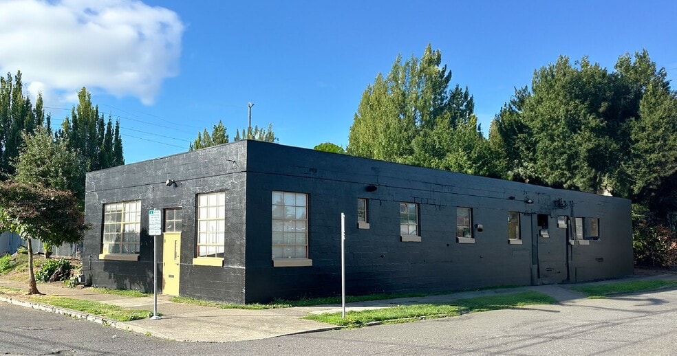 Primary Photo Of 1835 NE 3rd Ave, Portland Light Manufacturing For Lease