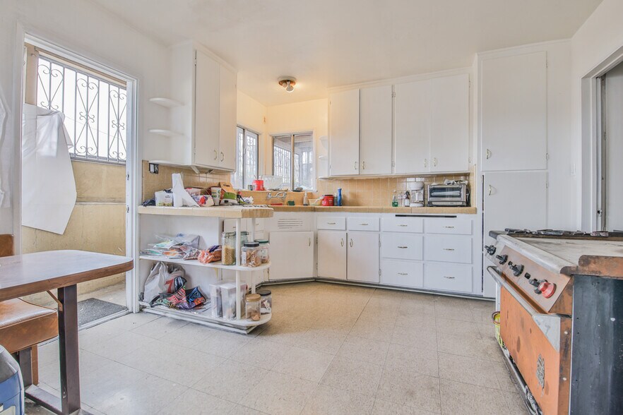More Photos Of 5221 E Beverly Blvd, East Los Angeles Storefront Retail Residential For Sale