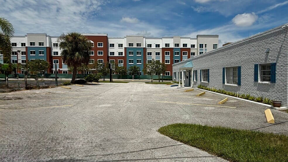 More Photos Of 1275-1279 Cleveland St, Clearwater Medical For Lease