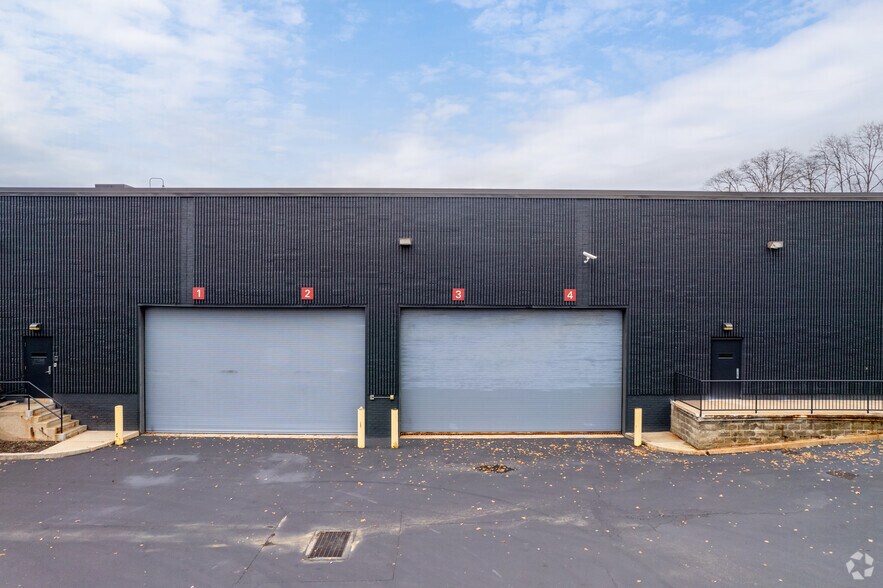 More Photos Of 400 Devon Park Dr, Wayne Research And Development For Lease