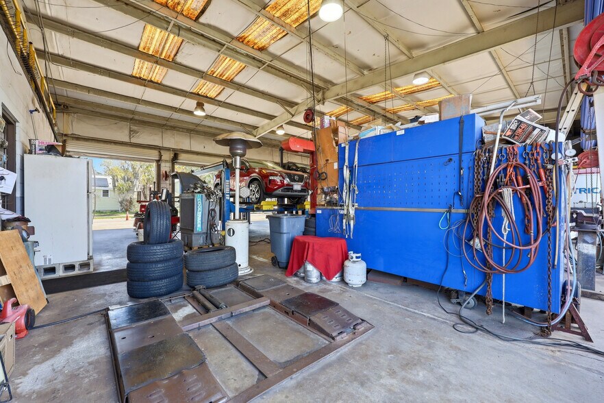 More Photos Of 2350 N Ponce De Leon Blvd, Saint Augustine Service Station For Sale