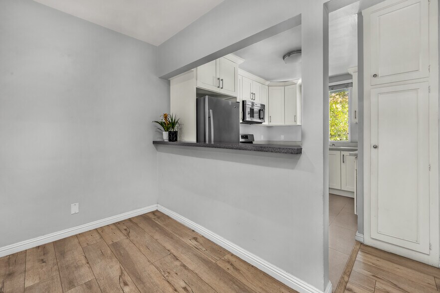 More Photos Of 13000 Valleyheart Dr, Studio City Apartments For Sale