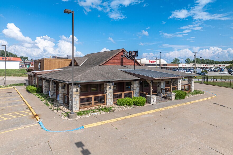 More Photos Of 3704 Faraon St, Saint Joseph Restaurant For Lease