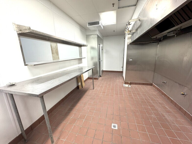 More Photos Of 100-112 W 9th St, Los Angeles Office For Lease