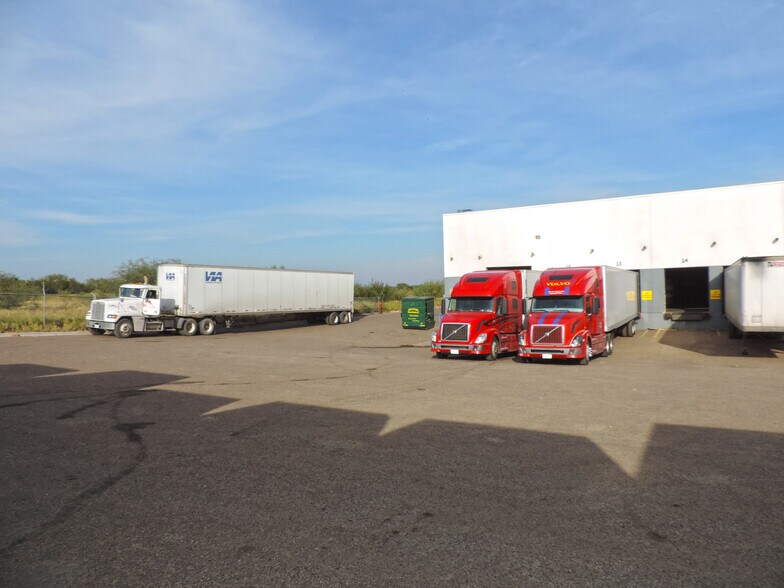 More Photos Of 13120 Spivey Dr, Laredo Warehouse For Lease